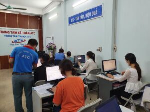 Học kế toán tại Thanh Hóa  Thuế ! Một số điều cần lưu ý  Điều kế toán quan tâm nhất là thuế và những lĩnh vực về báo cáo tài chính .  Chắc hẳn rằng bài viết hôm nay sẽ giúp các bạn hiểu đúng và đủ các bản chất về thuế hơn.   Hy vọng rằng chúng tôi có thể giúp cho các bạn một phần nào về lĩnh vực kế toán.  Dưới đây là những quy định của Luật quản lý thuế; Luật sửa đổi, bổ sung một số điều của Luật quản lý thuế và các văn bản hướng dẫn thi hành Luật quản lý thuế cùng các chính sách thuế hiện hành, Cục thuế hướng dẫn để doanh nghiệp biết và thực hiện  Hãy cùng kế toán ATC cùng tìm hiểu về sự thay đổi này nha