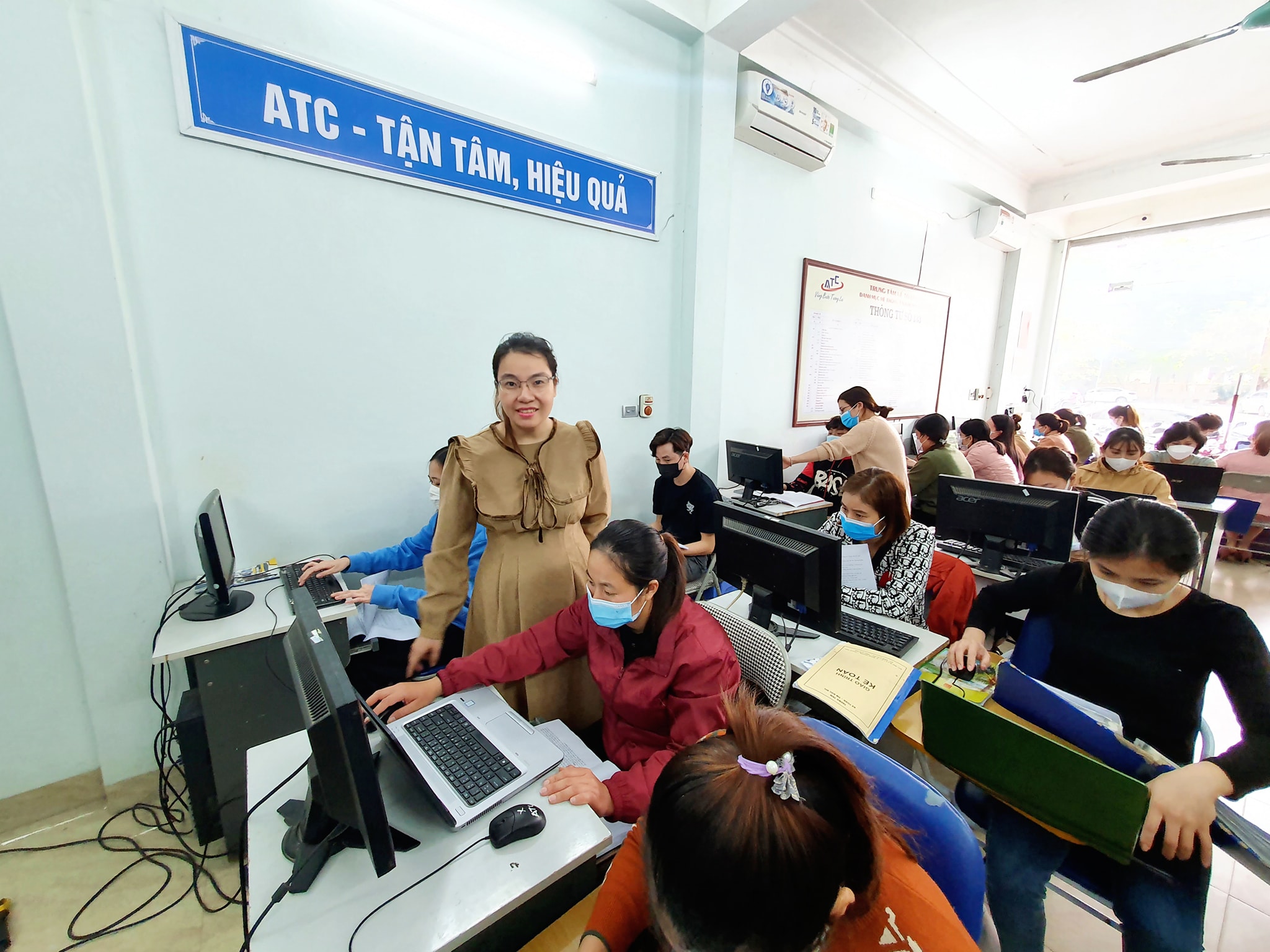Học kế toán tại Thanh Hóa 15 Trung tâm kế toán ở Thanh Hóa MAY MẮN TỚI VỚI NHỮNG NGƯỜI SẴN SÀNG. SỰ NỖ LỰC HÔM NAY LÀ LỢI THẾ NGÀY MAI