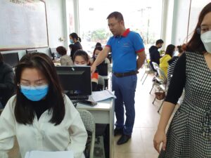 Học kế toán tại Thanh Hóa Bạn đang là chủ doanh nghiêp, công việc kế toán của công ty đã có nhân viên kế toán lo liệu và báo cáo cho bạn. Tuy nhiên, học làm có đúng trình tự hay không, có hợp lý, hợp pháp không thì bạn liệu có biết? Để kiểm soát tốt công việc mà bạn giao cho kế toán làm, thì chính bạn phải có những kiến thức cơ bản và tổng quát về kế toán nhằm hỗ trợ tốt hơn cho kế toán nhằm tối ưu hóa phương pháp làm việc.