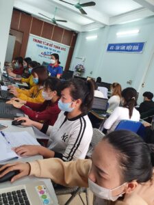 Địa chỉ trung tâm học kế toán ở Thanh Hóa  Triển vọng nghề nghiệp cho nghề Kế toán được đánh giá ở mức tốt. Sự tăng trưởng về số việc làm cho ngành Kế toán tăng mạnh khi nhiều công ty, tổ chức nối nhau ra đời. Việc nhiều ngành công nghiệp khác nhau tuyển dụng lao động Kế toán là một sự thuận lợi thúc đẩy sự tăng trưởng về số việc làm tuyển dụng của nghề này.