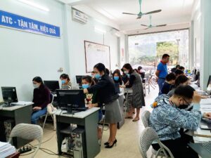 Địa chỉ trung tâm đào tạo kế toán tại Thanh Hóa  Áp dụng mức lương tối thiểu vùng theo địa bàn:  1. Doanh nghiệp hoạt động trên địa bàn nào thì áp dụng mức lương tối thiểu vùng quy định đối với địa bàn đó. - Trường hợp doanh nghiệp có đơn vị, chi nhánh hoạt động trên các địa bàn có mức lương tối thiểu vùng khác nhau thì đơn vị, chi nhánh hoạt động ở địa bàn nào, áp dụng mức lương tối thiểu vùng quy định đối với địa bàn đó.  2. Doanh nghiệp hoạt động trong khu công nghiệp, khu chế xuất nằm trên các địa bàn có mức lương tối thiểu vùng khác nhau thì áp dụng theo địa bàn có mức lương tối thiểu vùng cao nhất.