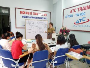 Học kế toán tại Thanh Hóa Học quản trị kinh doanh có làm kế toán được không? “Em không học kế toán thì có thể làm kế toán viên được không?”
