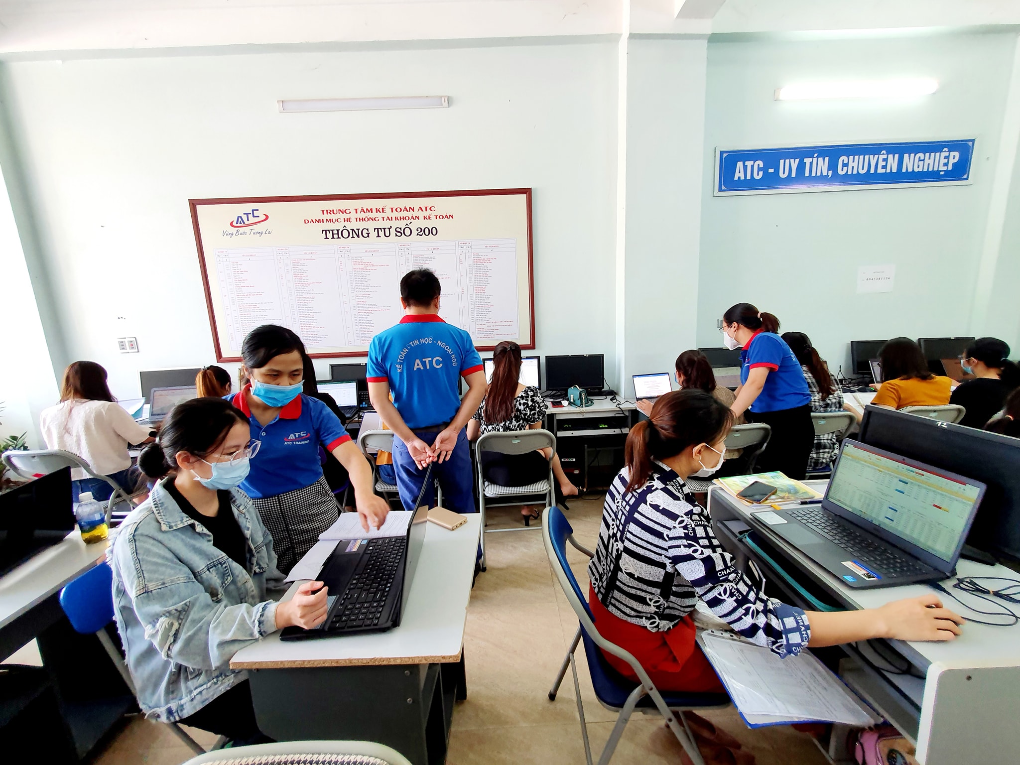 Học kế toán tại Thanh Hóa cấp tốc Tết sắp đến rồi, người người, nhà nhà tấp nập sắp sửa để trang hoàng nhà cửa, rộn ràng đón xuân.