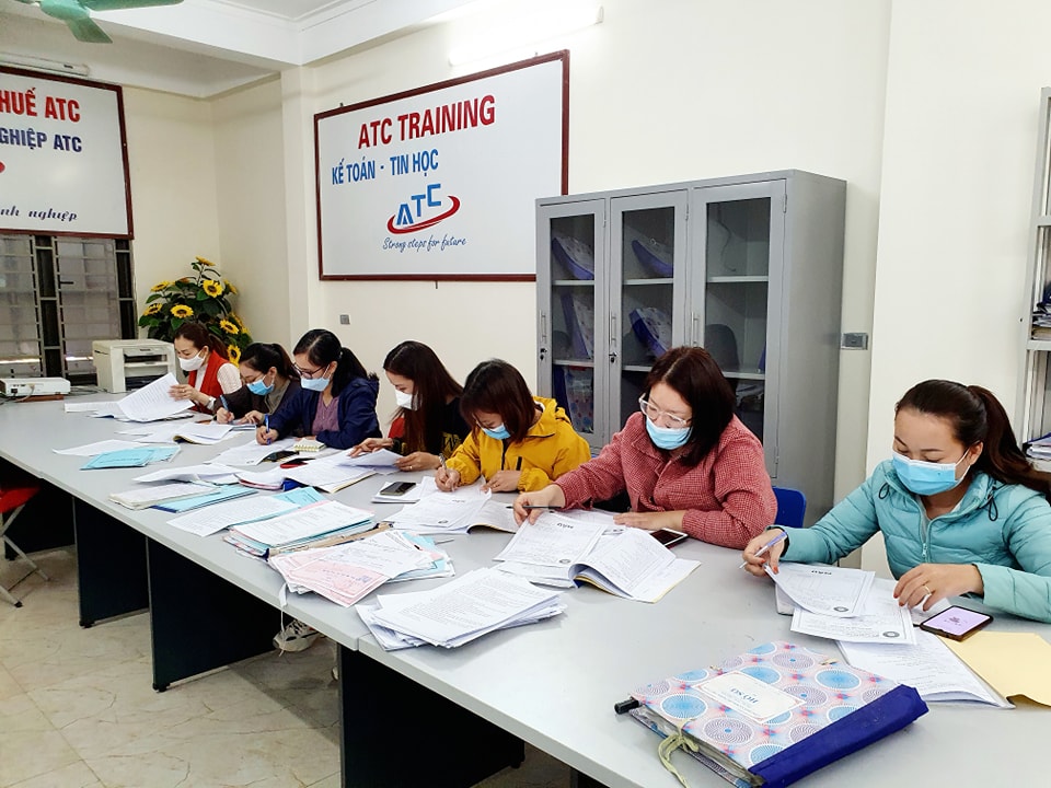 Học kế toán thuế tại Thanh Hóa Học kế toán thuế tại Thanh Hóa Ai cứu em với, em đang cần tìm một khóa học kế toán cấp tốc mà hiệu quả thì thần tốc ạ”.