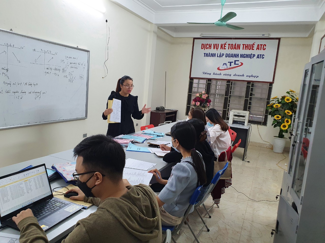 Địa chỉ học kế toán ở Thanh Hóa Địa chỉ học kế toán ở Thanh Hóa Người ta vẫn có câu đầu tư vào bản thân là đầu tư sinh lời nhất, kiến thức là thứ mà khi cần bạn phải có