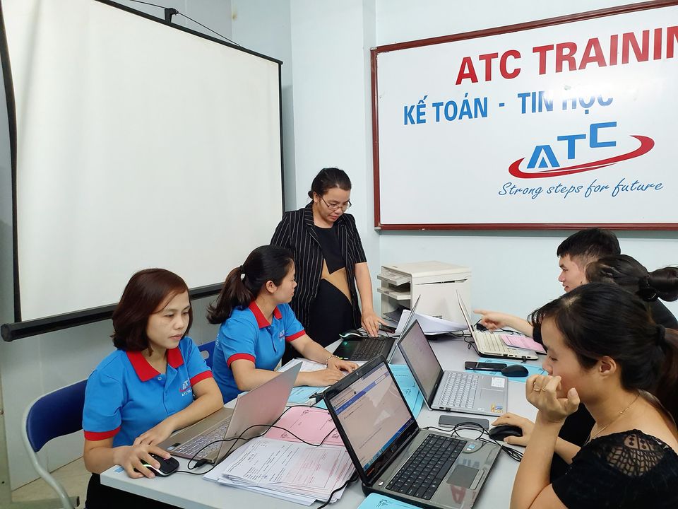 Học kế toán thuế ở Thanh Hóa Học kế toán thuế ở Thanh Hóa KẾ TOÁN - TIN HỌC VĂN PHÒNG CHUYÊN NGHIỆP ATC KHÔNG giới hạn thời gian học, học tới khi thành thạo NGHỀ