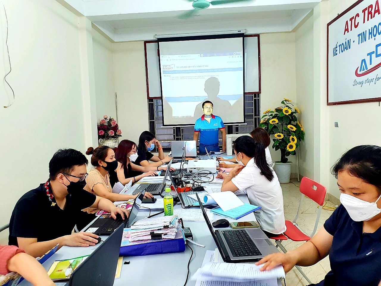 Học kế toán thực hành ở Thanh Hóa Học gì để ra trường không phải chật vật đi tìm việc?Học kế toán để có cái nghề trong tay, vững việc thì