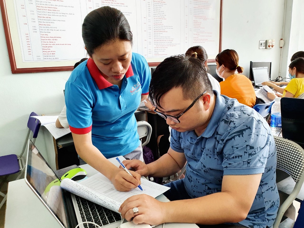 Hoc ke toan tot nhat tai Thanh Hoa Bạn đang loay hoay ngụp lặn tìm lối đi cho riêng mình, hoàn cảnh bản thân thì vừa trẻ, vừa nghèo,