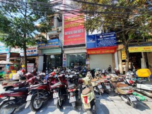 Trung tâm dạy tin học văn phòng ở Thanh Hóa trong giao diện máy tính, thanh công cụ là dải biểu tượng nằm ở phía trên vùng bảng tính, 