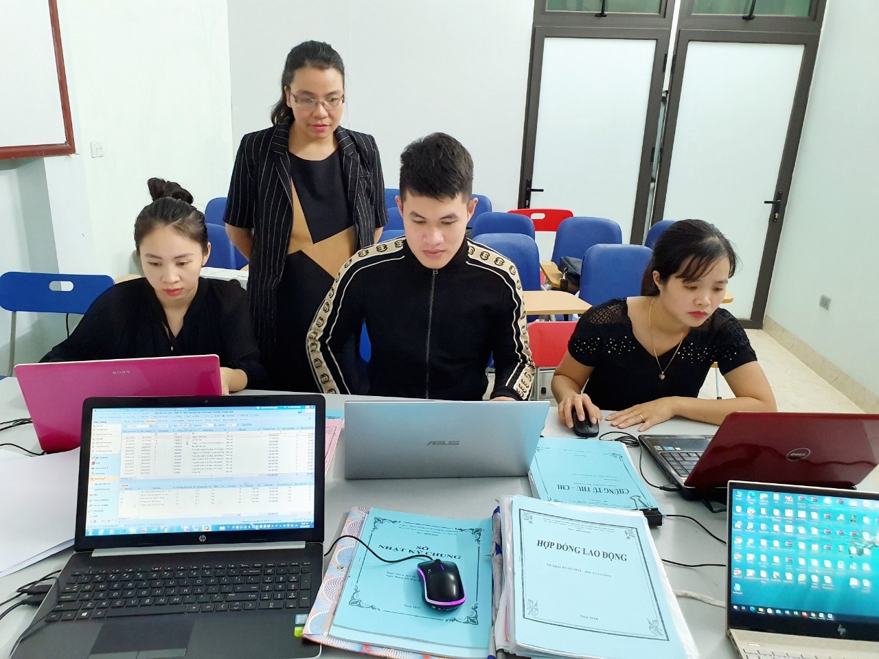 Hoc ke toan tai Thanh Hoa Bạn đang là chủ doanh nghiêp, công việc kế toán của công ty đã có nhân viên kế toán lo liệu và báo cáo cho bạn.