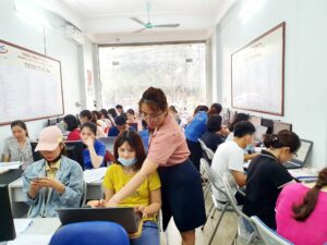 Hoc ke toan o Thanh Hoa Sáng nay MƯA RÀO...nhưng sao lớp học ATC vẫn đầy KHÍ THẾ, giáo viên giảng KHÍ CHẤT, nhiệt tình...