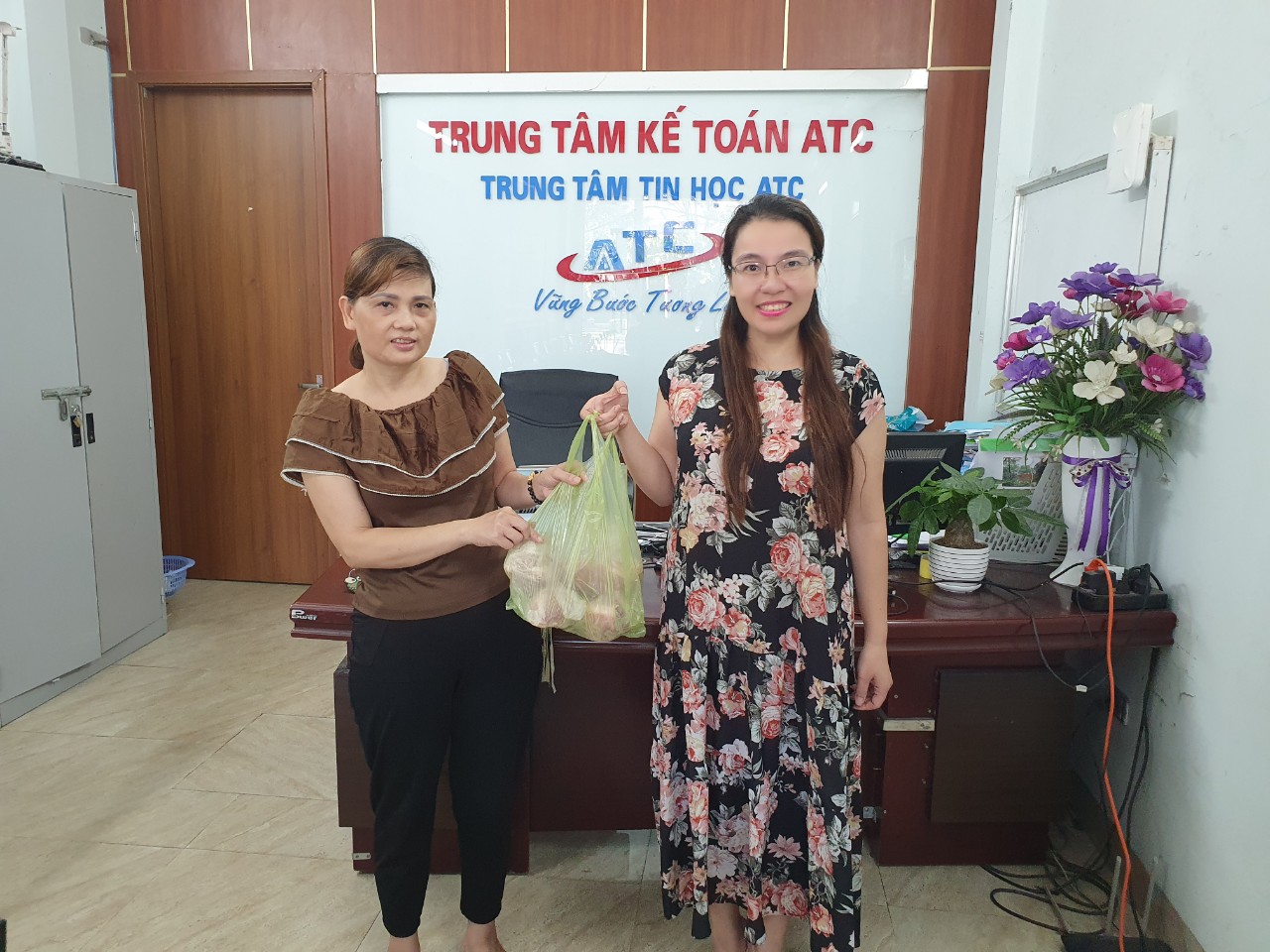 hoc ke toan thuc te tai thanh hoa Hôm nay, ngày  đầu tháng, TRUNG TÂM KẾ TOÁN chúng tôi nhận được một món quà vô cùng dễ thương và ý nghĩa