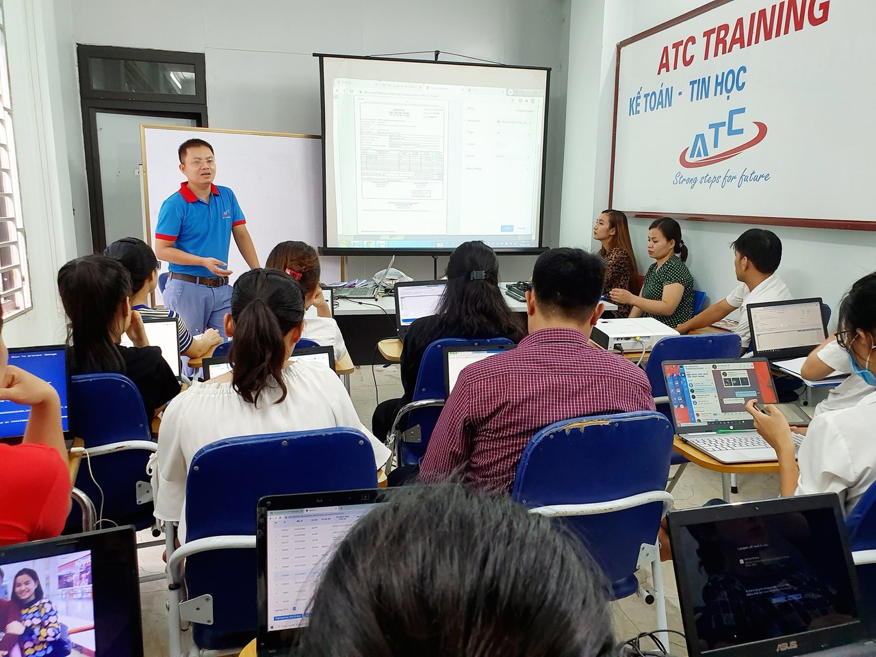 học kế toán ở thanh hóa HIẾM CÓ 1 MÔI TRƯỜNG ĐÀO TẠO NÀO, 10 NĂM QUA ĐƯỢC TIN TƯỞNG TUYỆT ĐỐI NHƯ ATC...Nhiều học viên tâm sự rằng, ban