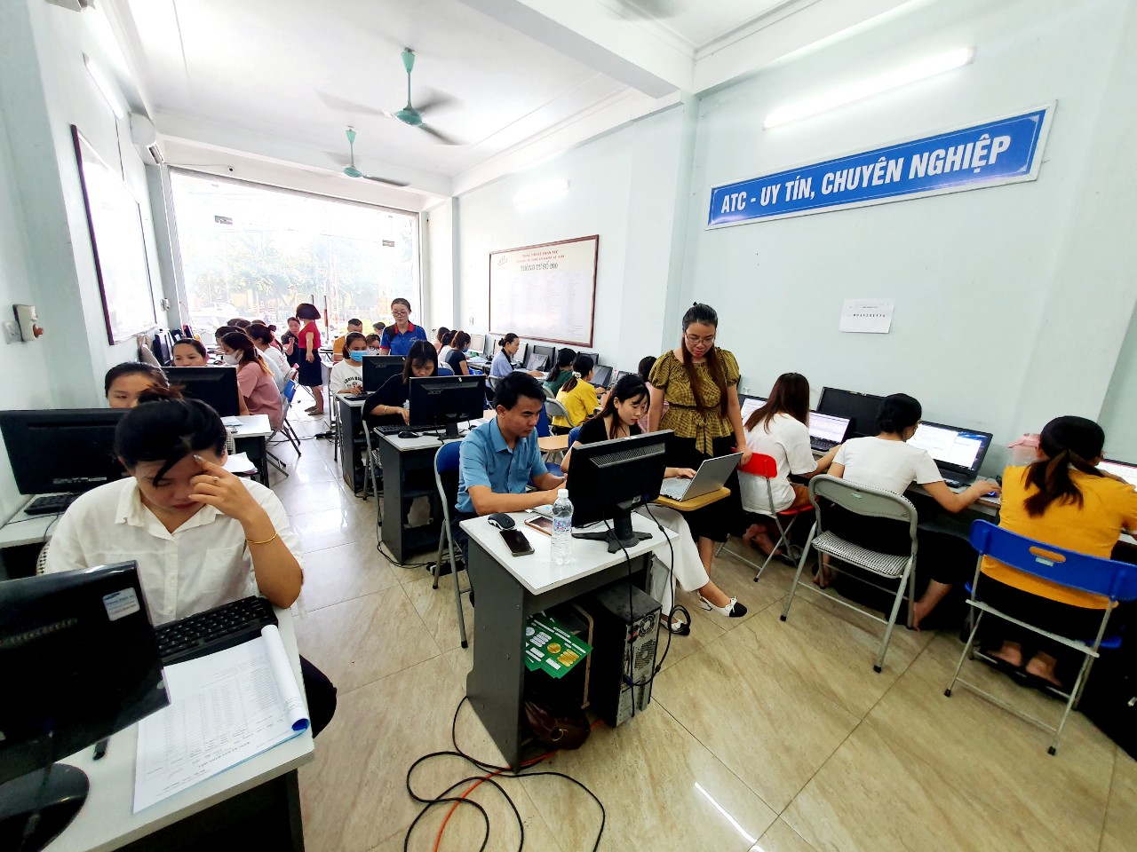 Học kế toán cấp tốc ở thanh hóa Cô giáo đang CA THỨ 3..CA TỐIVẫn tràn đầy NHIỆT HUYẾT lắm nhaLửa nghề trong mỗi một giáo viên trung tâm kế