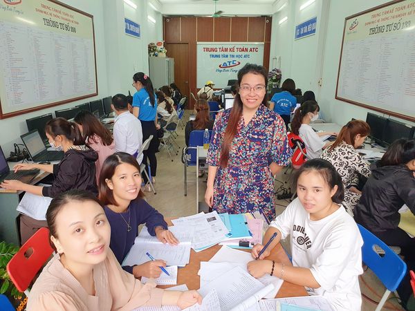 Học kế toán tại thanh hóa Cuộc sống này bạn sợ nhất điều gì?Với tôi, tôi sợ không có sức khỏe và sợ không có tri thức.