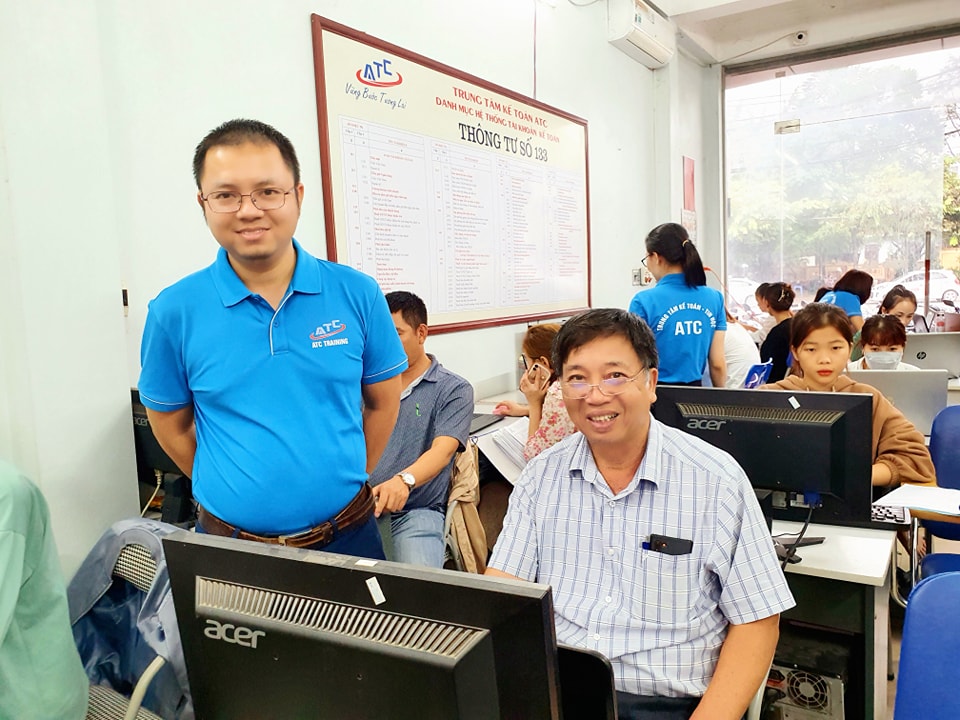 Học kế toán thuế ở Thanh Hóa 60 TUỔI, BÁC VẪN MIỆT MÀI MỖI NGÀY ĐẾN ATC THỰC HÀNH LÀM KẾ TOÁNThầy cô giáo ATC 15