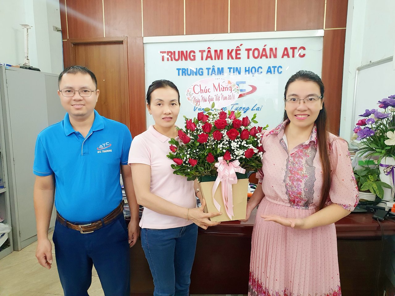 Hoc tin hoc cap toc o thanh hoa “Một kho vàng không bằng một nang chữ.”Món quà vô giá nhất mà thầy cô mang lại cho các học viên đó là kiến