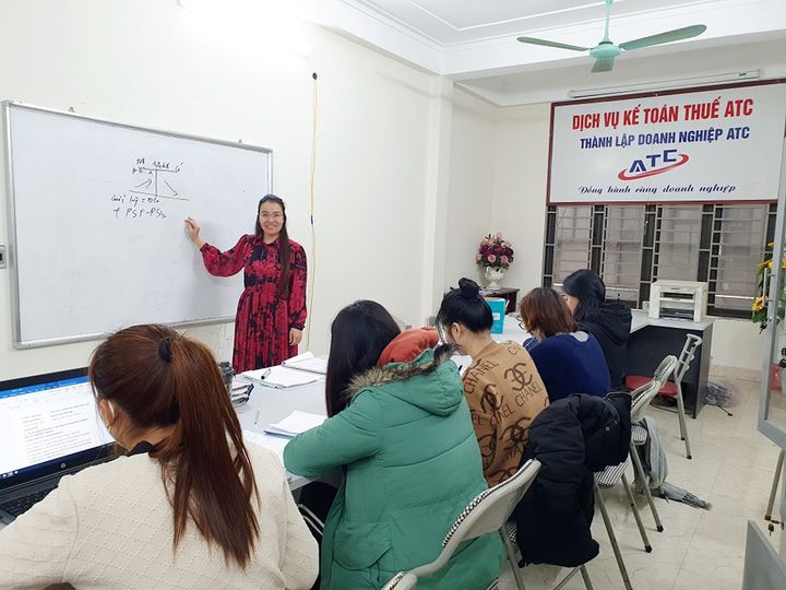 Hoc ke toan tai thanh hoa Sáng nay cô giảng hay và rạng rỡ quá...Lớp Kế toán mùa đông nhưng không hề thấy lạnh...Bởi lý thuyết nhẹ tênh và