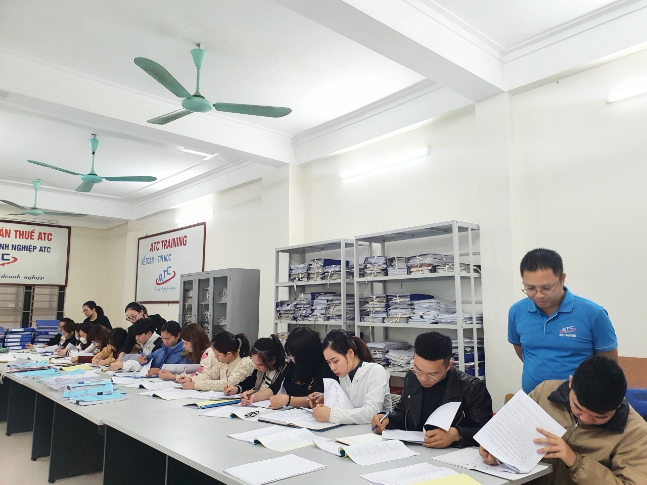 Đào tạo kế toán tại Thanh Hóa Sợ hãi là bản năng, quyết đoán là bản lĩnh, can đảm là tôi luyện.Sự khác biệt giữa bạn và tôi nó nằm ở bản