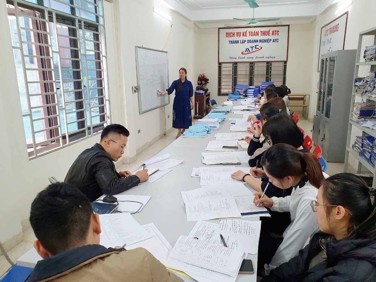 Đào tạo kế toán tại Thanh Hóa Kế toán ATC đang thu hút rất nhiều học viên đến học vì sự nhiệt tình, tận tâm và sát saocủa giáo viên ở