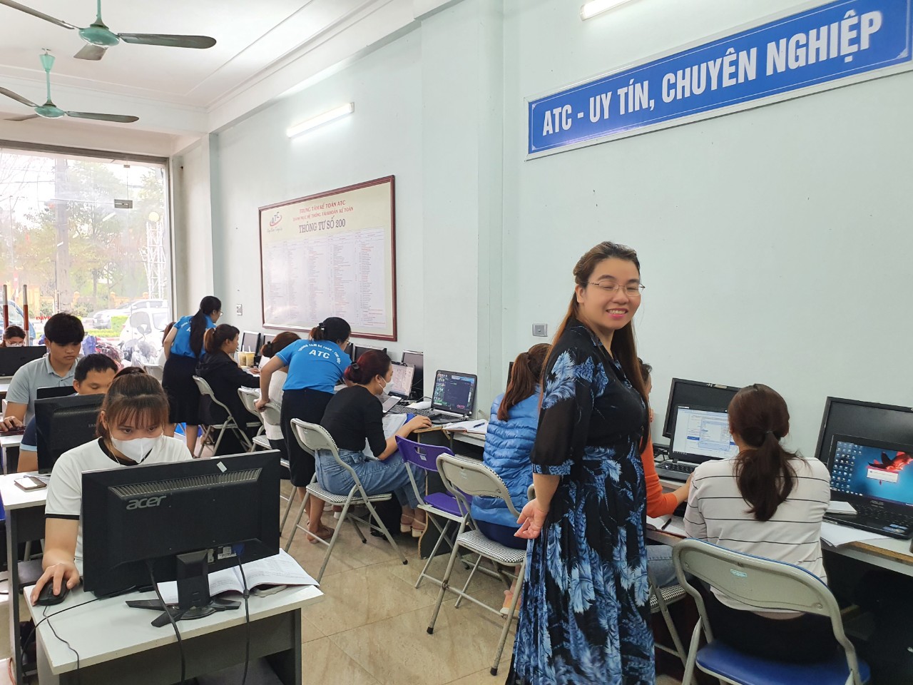 Lớp tin học văn phòng tại Thanh Hóa Mọi thứ trên đời đều có hai mặt của nó: Có ngày thì sẽ có đêm, có sáng thì sẽ có tối, có ngày vui