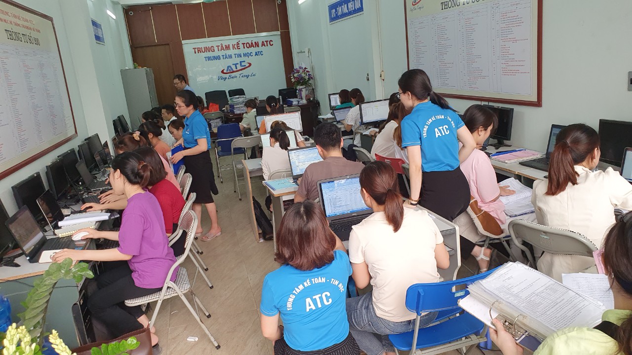 Hoc tin hoc o thanh hoa Các bạn biết các nhà khoa học khác chúng ta điểm nào không? Đó là trong đầu họ là một vạn câu hỏi vì sao? Và