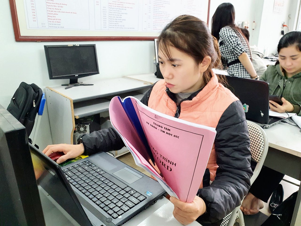 Hoc tin hoc tai thanh hoa Quy luật bù trừ áp dụng cho tất cả mọi vật, mọi việc trên thế giới này.Không ai sinh ra đã hoàn hão, một miếng