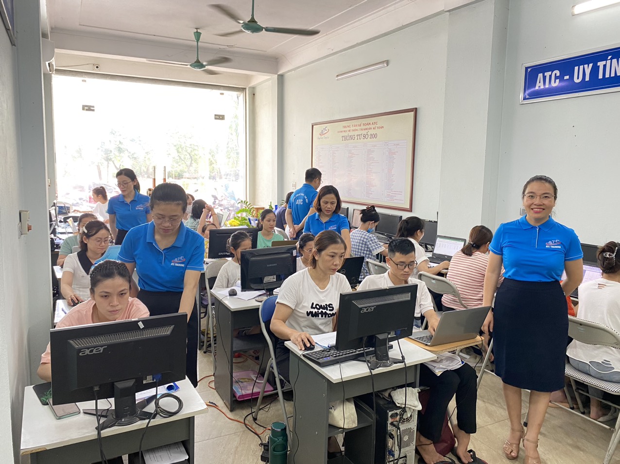 Trung tam tin hoc o thanh hoa Bạn hãy sống cho những phút giây hiện tại, chấp nhận rủi ro và khôn ngoan vượt qua nó.Hãy đong đầy
