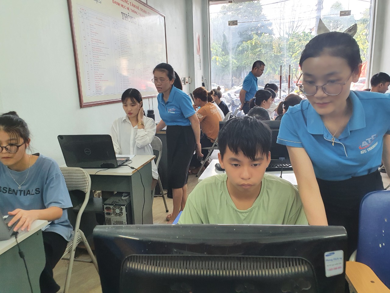 Hoc tin hoc o thanh hoa HÔM NAY CÔ MẶC MÀU TÍM... Nhưng năng lượng dồi dào lắm nha... Kế toán - Tin học ATC dạy Thực tế, dễ hiểuKhởi đầu
